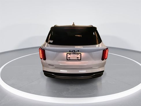 Used 2022 Kia Sorento SX image 4