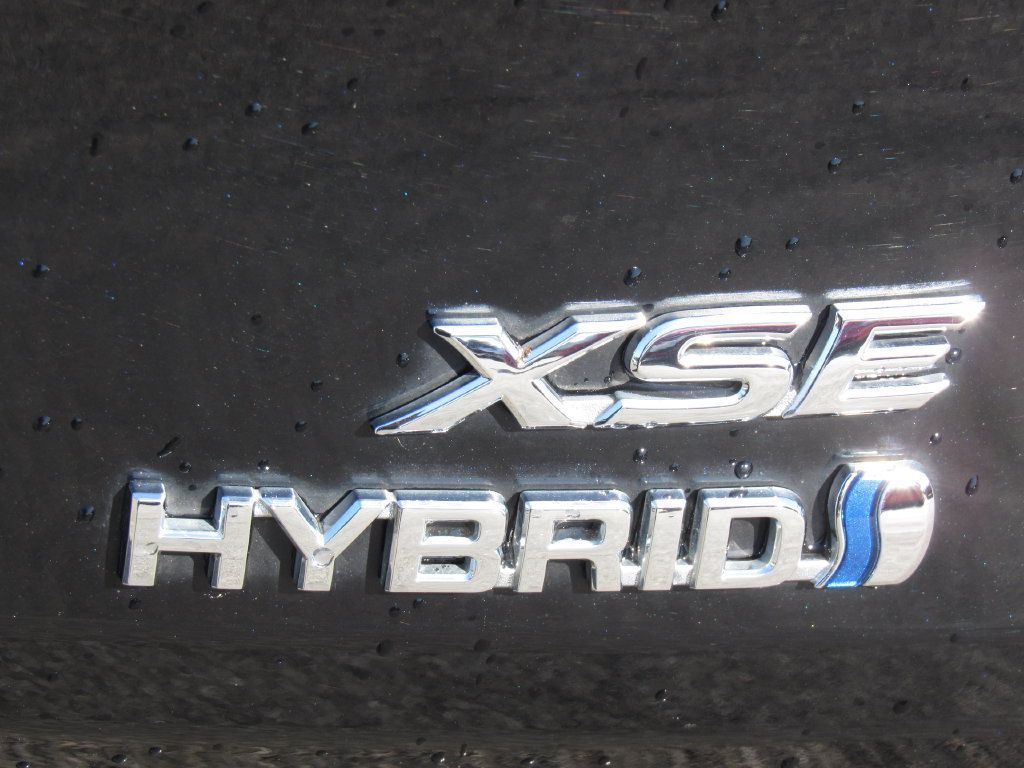 Used 2024 Toyota Sienna XSE AWD/4WD image 9