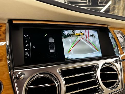 Used 2020 Rolls-Royce Dawn image 28