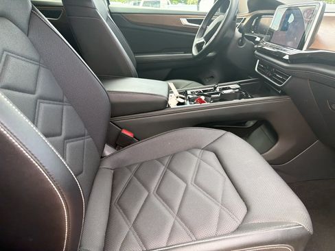 Used 2025 Volkswagen Atlas SE FWD image 22