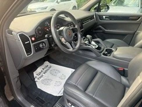 Used 2019 Porsche Cayenne AWD/4WD image 2