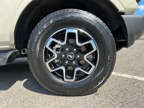 Used 2025 Ford Bronco Outer Banks AWD/4WD image 13
