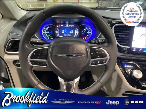 Used 2024 Chrysler Pacifica Limited FWD image 25