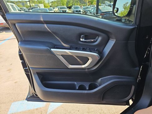 Used 2018 Nissan Titan SV AWD/4WD image 27