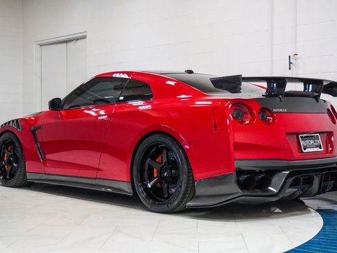 Used 2017 Nissan GT-R Premium AWD/4WD image 7
