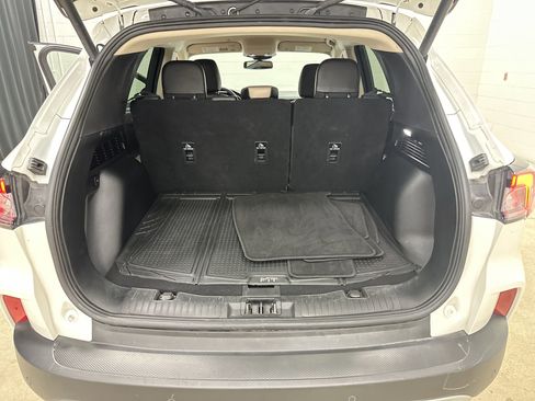 Used 2020 Ford Escape Titanium image 32