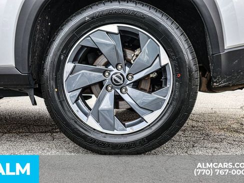 Used 2025 Nissan Rogue SV image 17