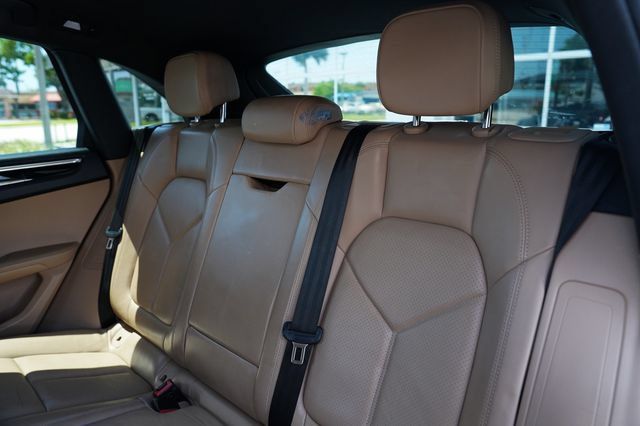 Used 2020 Porsche Macan AWD/4WD image 10
