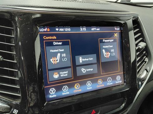 Used 2019 Jeep Cherokee Limited AWD/4WD image 4