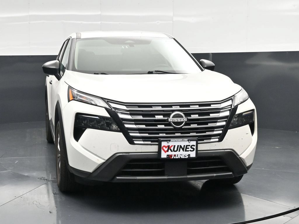 Used 2024 Nissan Rogue S AWD/4WD image 5
