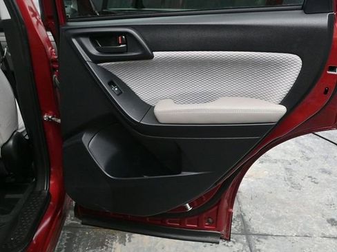 Used 2018 Subaru Forester 2.5i Premium image 11