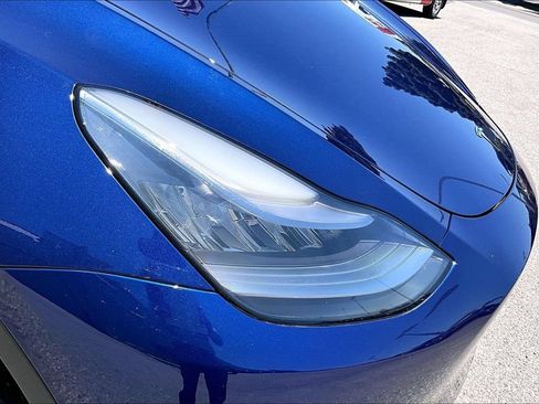 Used 2021 Tesla Model Y Long Range AWD/4WD image 32