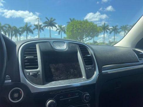 Used 2019 Chrysler 300 Touring w/ Chrome Appearance Package RWD image 25