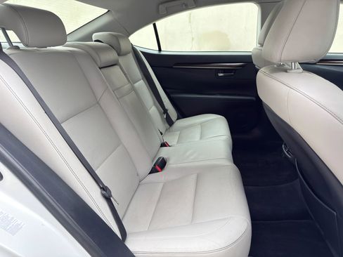 Used 2015 Lexus ES 350 w/ Luxury Package image 20