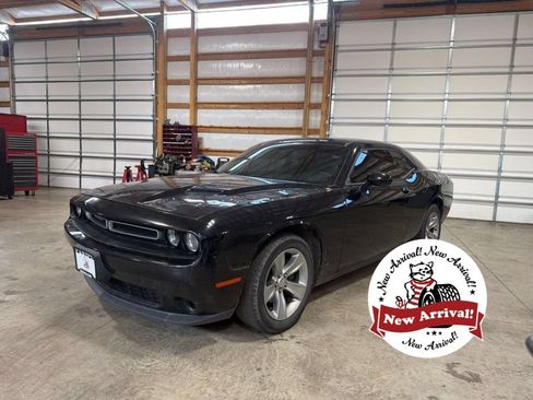 Used 2017 Dodge Challenger SXT w/ Cold Weather Group RWD image 1