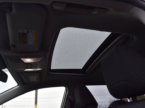 Used 2022 Toyota RAV4 XLE w/ Convenience Package image 16