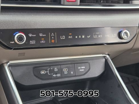 Used 2026 Kia Carnival EX FWD image 24