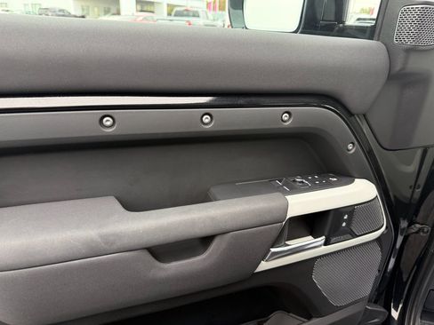 Used 2022 Land Rover Defender 90 X-Dynamic SE image 17