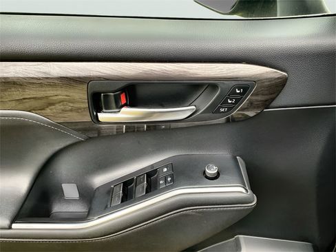 Used 2020 Toyota Highlander Platinum image 15