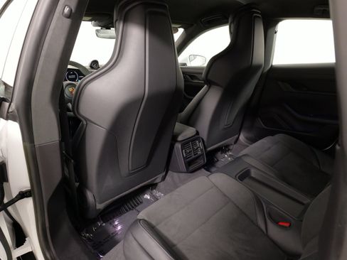 Used 2023 Porsche Taycan GTS image 33