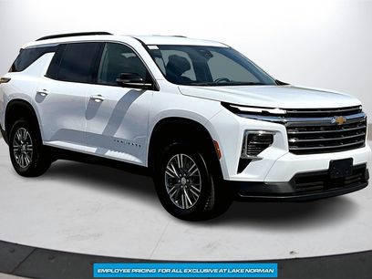 Used 2024 Chevrolet Traverse LT