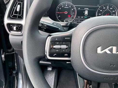 Used 2023 Kia Sorento LX image 16