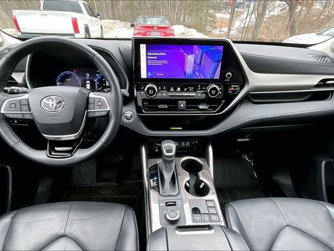 Used 2023 Toyota Highlander Limited AWD/4WD image 15