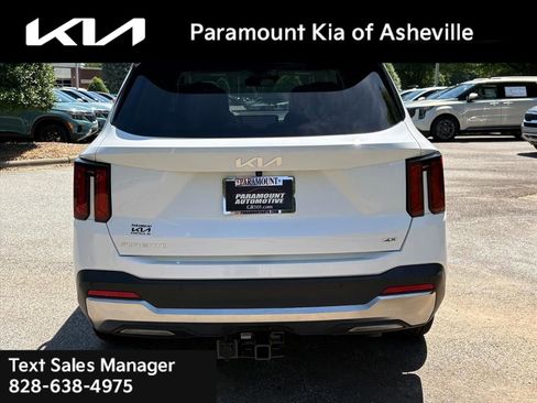 Certified 2025 Kia Sorento EX w/ Panoramic Sunroof Package AWD/4WD image 5