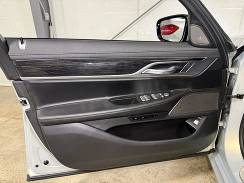 Used 2019 BMW 740i w/ M Sport Package image 12