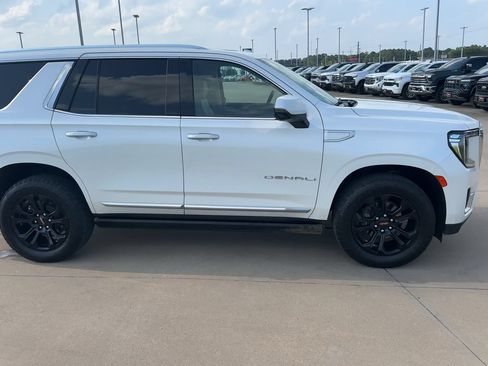 Used 2021 GMC Yukon Denali w/ Denali Premium Package RWD image 9