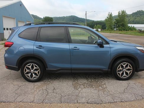 Used 2021 Subaru Forester Premium AWD/4WD image 4