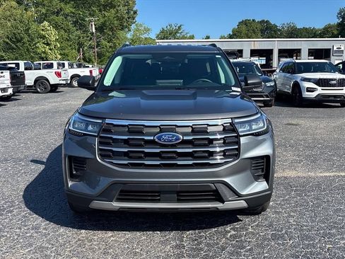 Used 2026 Ford Explorer Active AWD/4WD image 2