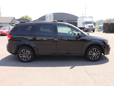 Used 2017 Dodge Journey SE w/ Flexible Seating Group FWD image 4