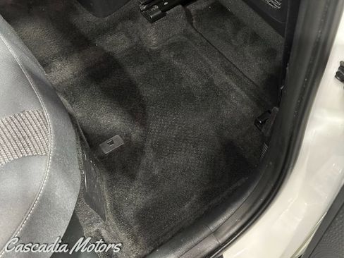 Used 2018 Kia Niro LX FWD image 24