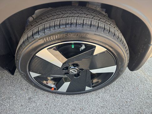 New 2026 Nissan Kicks SR image 23