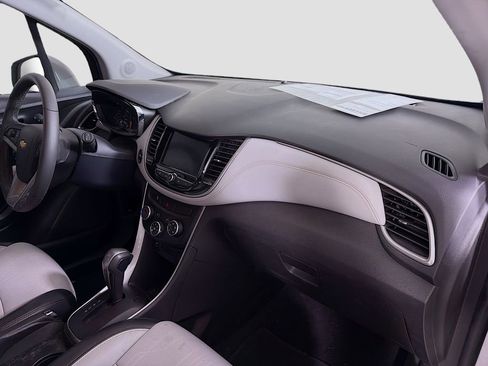Used 2021 Chevrolet Trax LT w/ Sport Edition FWD image 28