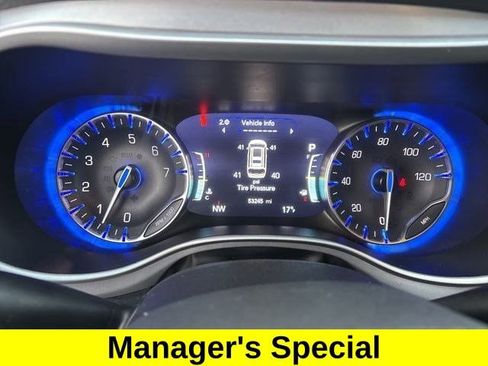 Used 2024 Chrysler Pacifica Touring image 15