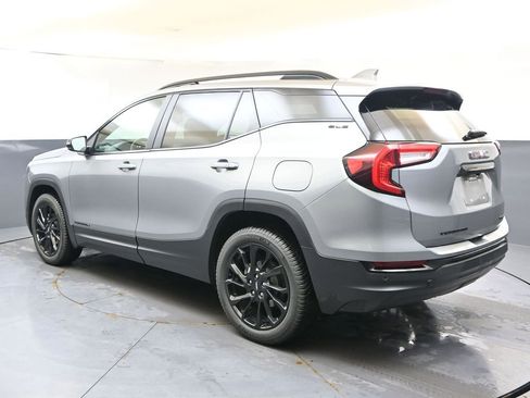 Used 2023 GMC Terrain SLE w/ Driver Convenience Package AWD/4WD image 3