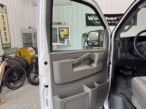 Used 2025 Chevrolet Express 3500 LT w/ LT Preferred Equipment Group RWD image 25