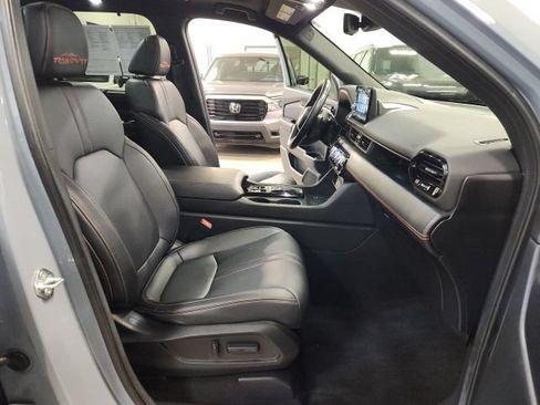 Certified 2025 Honda Pilot TrailSport image 33