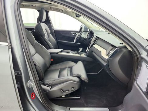 Used 2018 Volvo XC60 T6 Inscription w/ Luxury Seat Package image 18