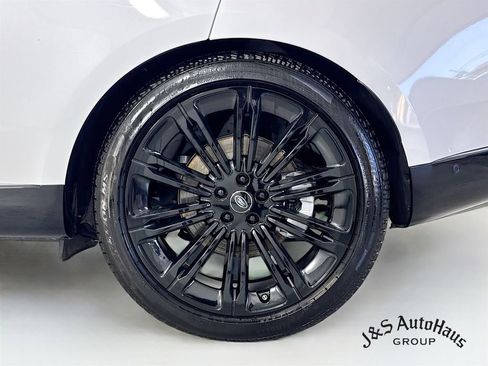 Used 2025 Land Rover Range Rover Long Wheelbase SE AWD/4WD image 41