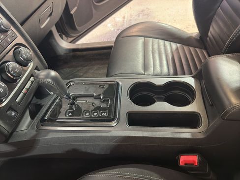 Used 2014 Dodge Challenger SXT RWD image 21