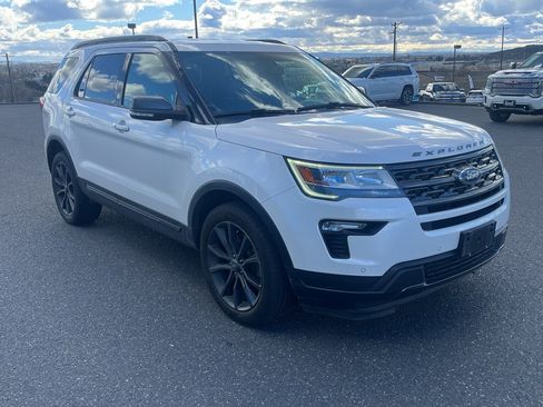 Used 2019 Ford Explorer XLT w/ Equipment Group 202A image 4