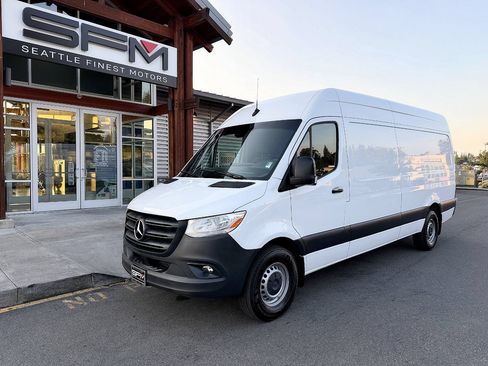 Used 2024 Mercedes-Benz Sprinter 2500 image 2