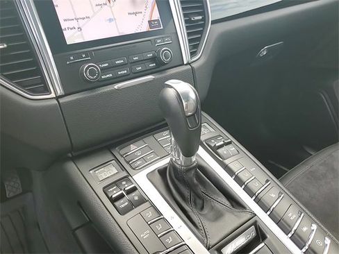 Used 2018 Porsche Macan S image 18