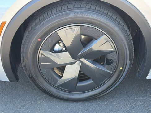 Used 2023 Toyota Prius LE image 9