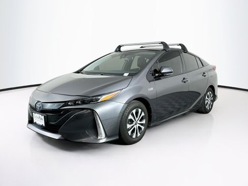 Used 2020 Toyota Prius Prime XLE FWD image 3
