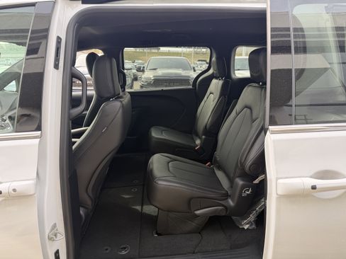 New 2026 Chrysler Voyager LX image 28