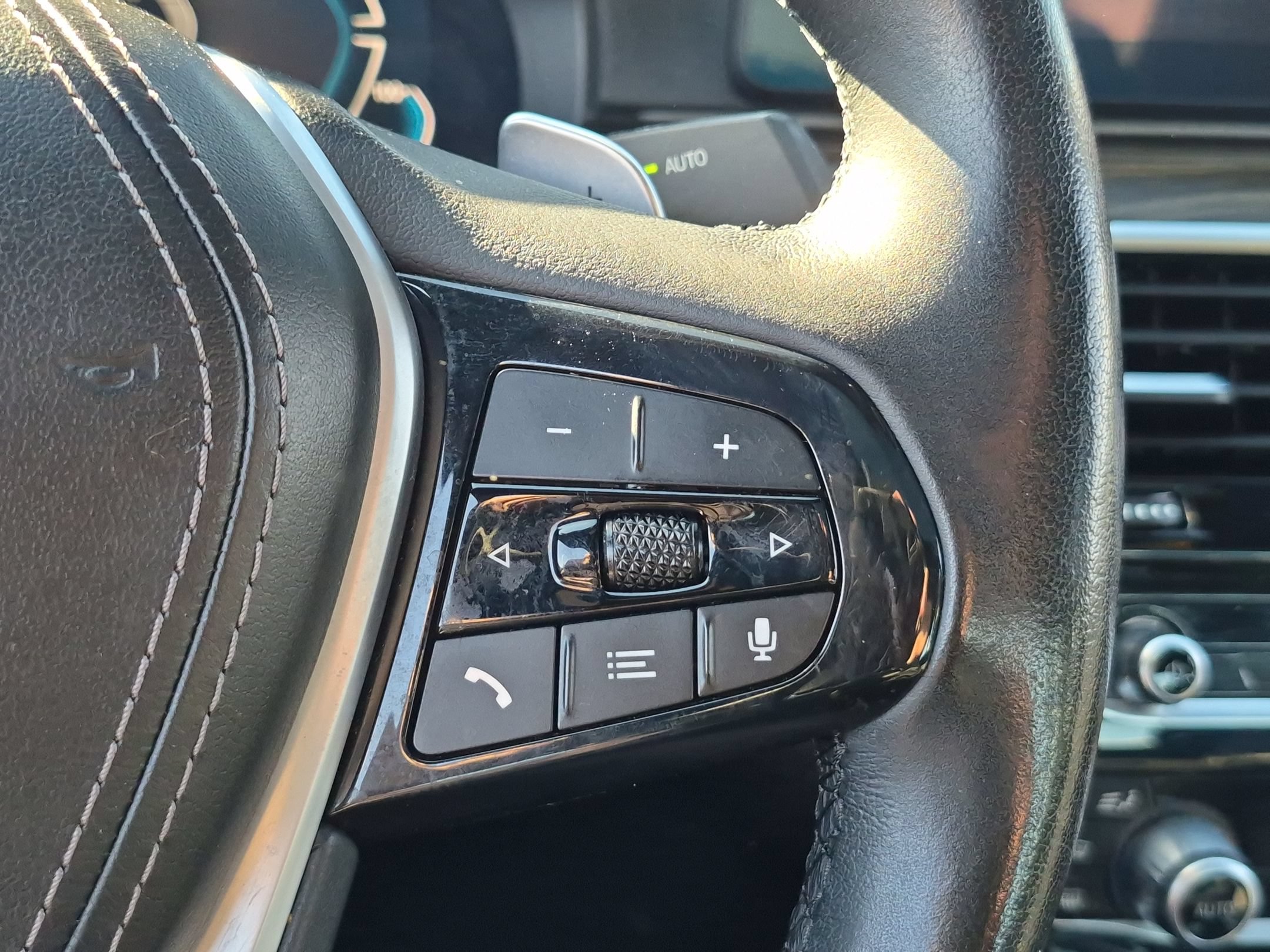 Used 2023 BMW 530e RWD image 18